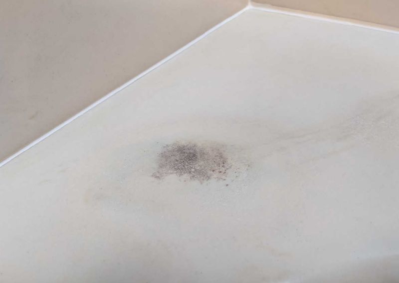 how to remove cultured marble stain - dark stain on bathtub surround